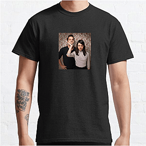 Jake Johnson Iconic Roles and Deadpan Humor Motif Jake Johnson T-Shirts