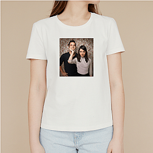 Jake Johnson Iconic Roles and Deadpan Humor Motif Jake Johnson T-Shirts