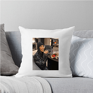 Kourtney Kardashian Barker Entrepreneur and Mom Kourtney Kardashian Barker Pillows Cover