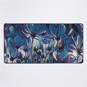 Flores Do Campo Nos Tons De Azul E Sombras Brancas Desk Mat