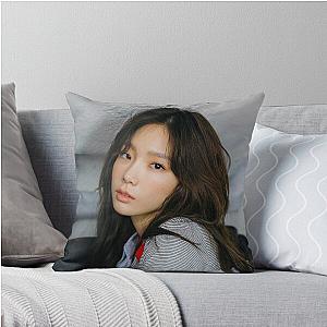 Taeyeon fine Throw Pillow