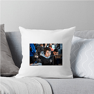 Walled In Vadeal Pillows Cover